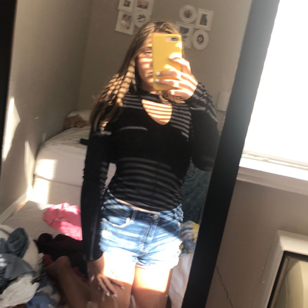 BLACK LONG SLEEVE CHOKER TOP